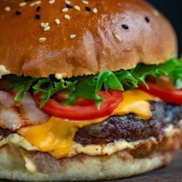 Hamburguesa black angus a las brasas