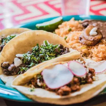 Tacos gourmet al pastor con piña asada