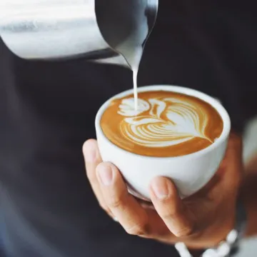 Café latte de especialidad y arte latte